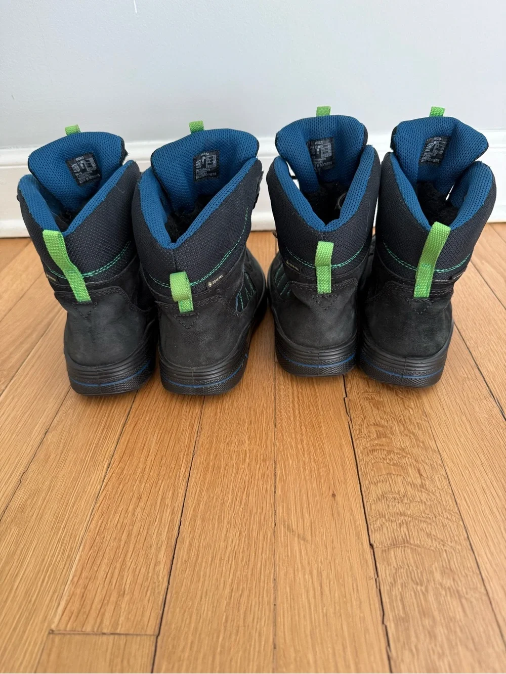 Ecco Urban Snowboarder Winter Boot Boys US 2.5 EU 34 UK 2 Black Set of 2